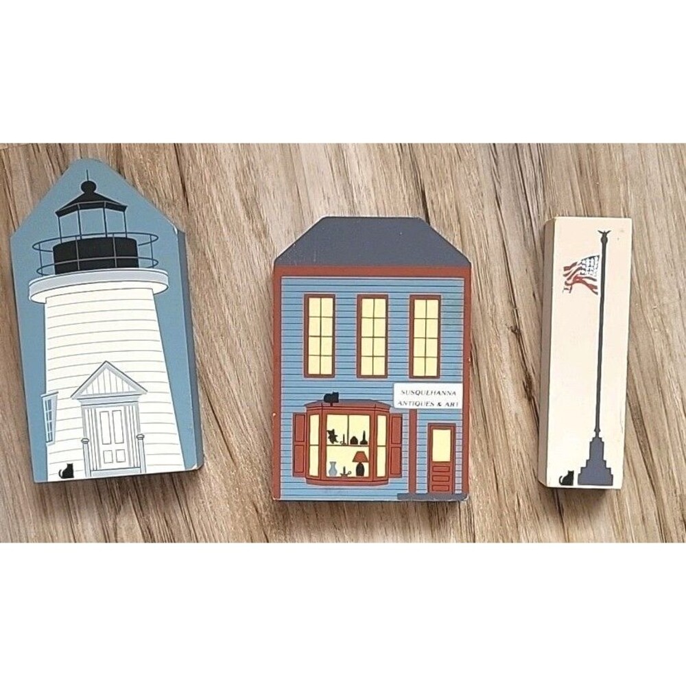Cats Meow (7 Pc) Lighthouse, Flagpole & Mercantiles, House,2 Stores & Bakery EUC - Picture 13 of 16